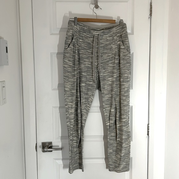 ANTHROPOLOGIE - LILKA sweatpants straight leg size medium - Picture 1 of 9
